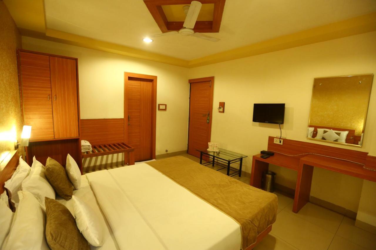 Hotel Paradise Indore Exteriör bild
