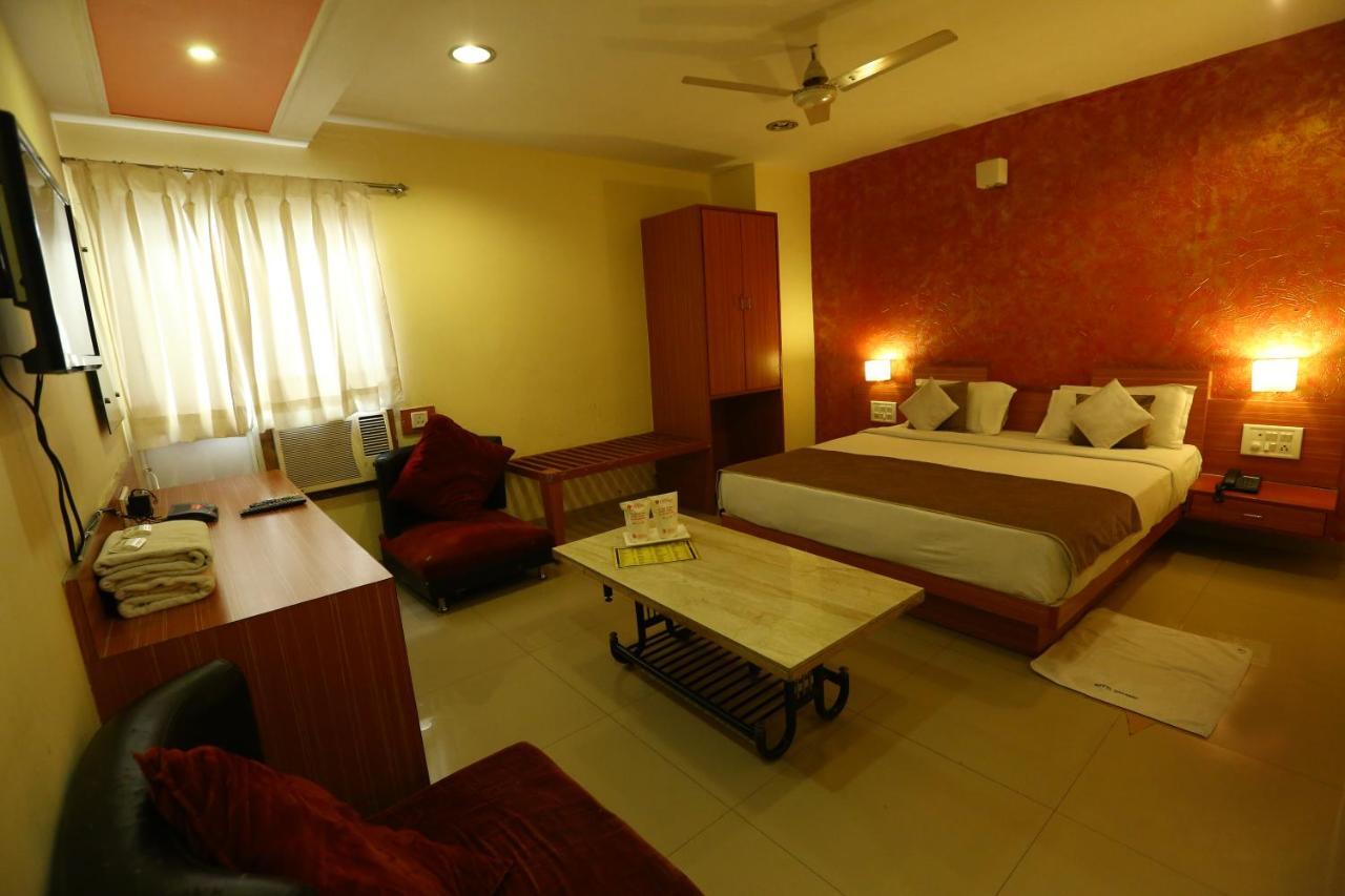 Hotel Paradise Indore Exteriör bild
